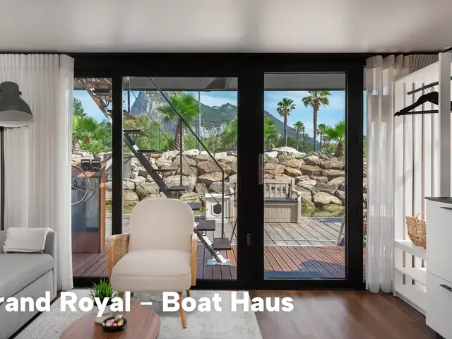 Boat Haus Mediterranean 12X4,5 ROYAL Houseboat