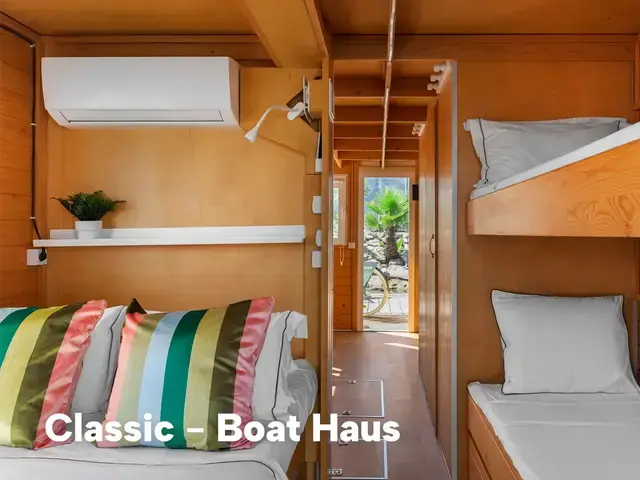 Boat Haus Mediterranean 8x3 Classic Houseboat