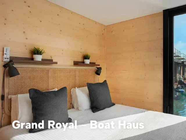 Boat Haus Mediterranean 12X4,5 ROYAL Houseboat