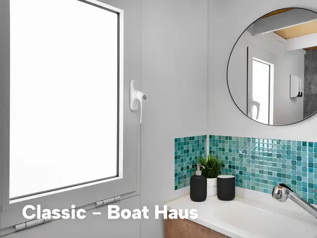 Boat Haus Mediterranean 8x3 Classic Houseboat