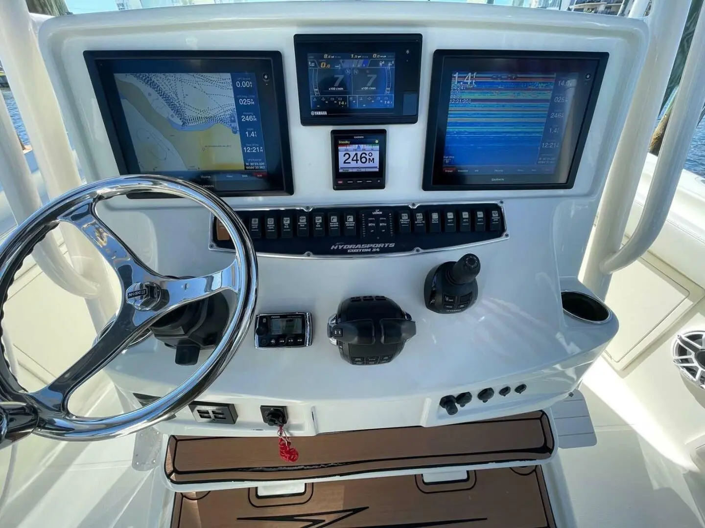 2015 Custom 3400 center console