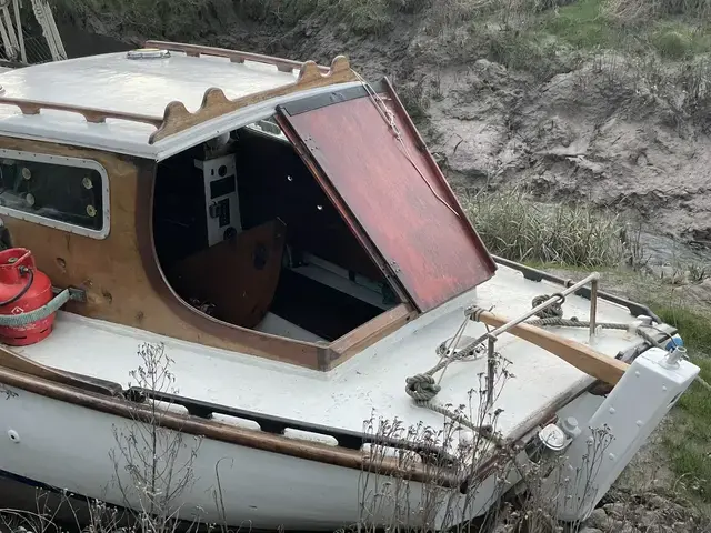 Classic 25' Gaff Cutter