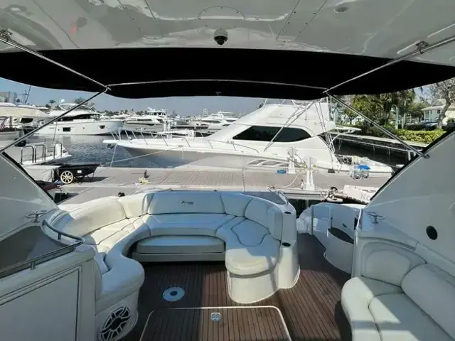 Cruisers Yachts 560 Express