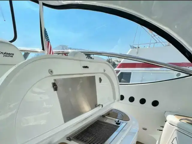 Cruisers Yachts 560 Express