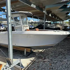 2016 Robalo R242