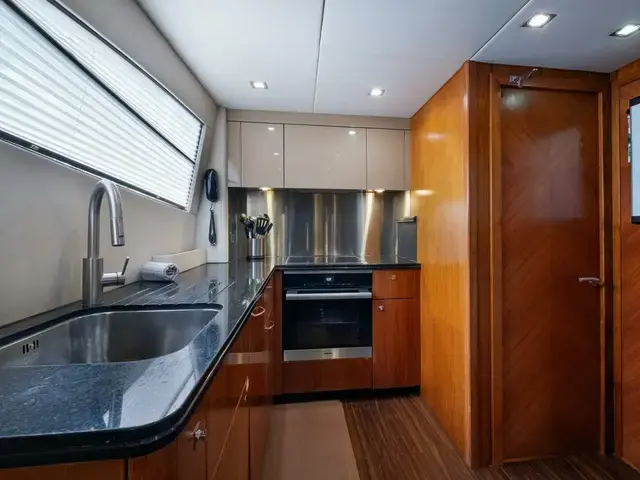 Sunseeker Yacht 90