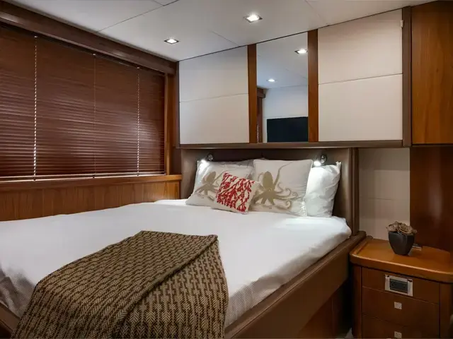 Sunseeker Yacht 90