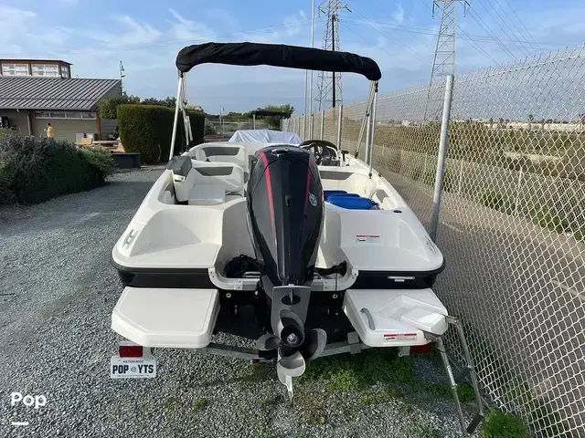 Bayliner Element E18