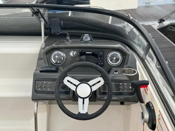 2021 Bayliner vr5 outboard