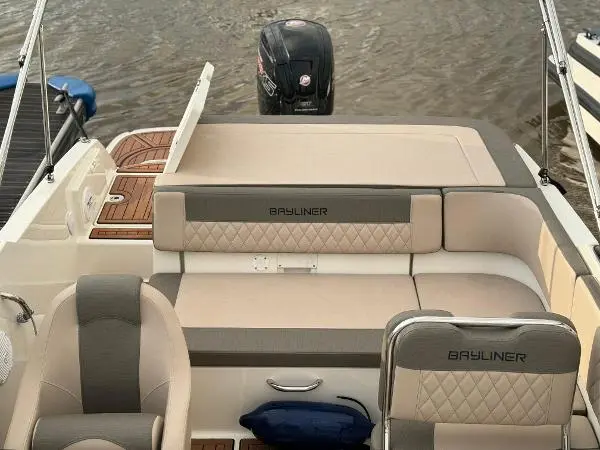 2021 Bayliner vr5 outboard