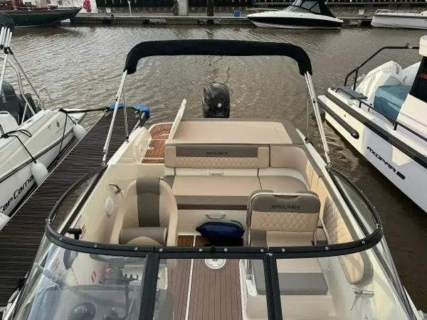 2021 Bayliner vr5 outboard