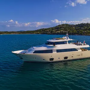 2009 Ferretti Yachts Custom Line Navetta 26