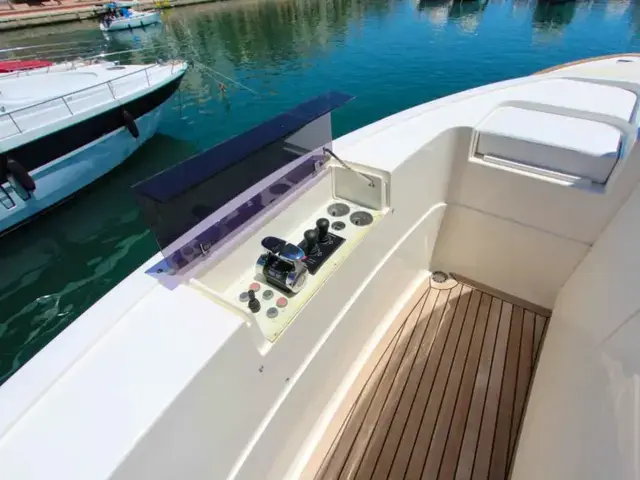 Ferretti Yachts Custom Line Navetta 26