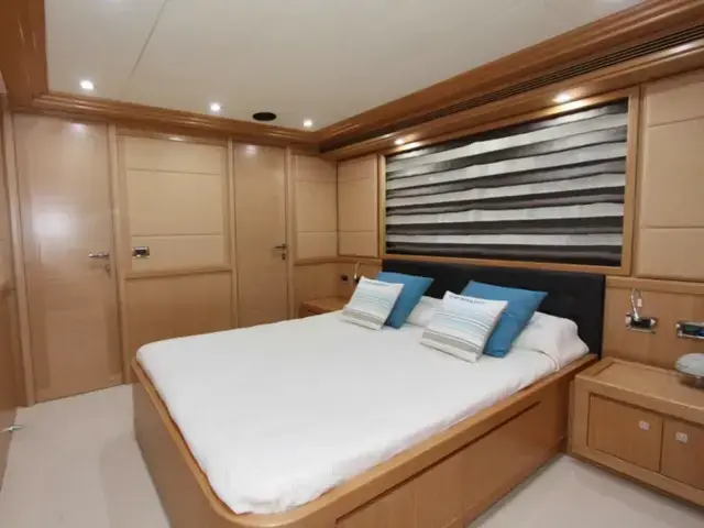 Ferretti Yachts Custom Line Navetta 26