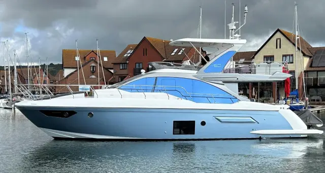 2022 Azimut flybridge 50 t top