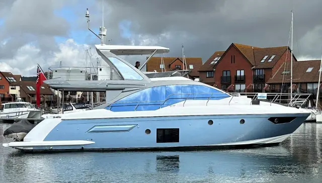 2022 Azimut flybridge 50 t top