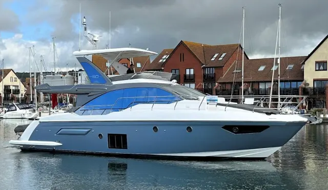 2022 Azimut flybridge 50 t top