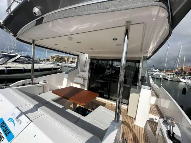 2022 Azimut flybridge 50 t top