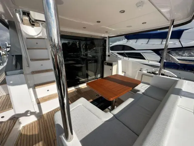 2022 Azimut flybridge 50 t top