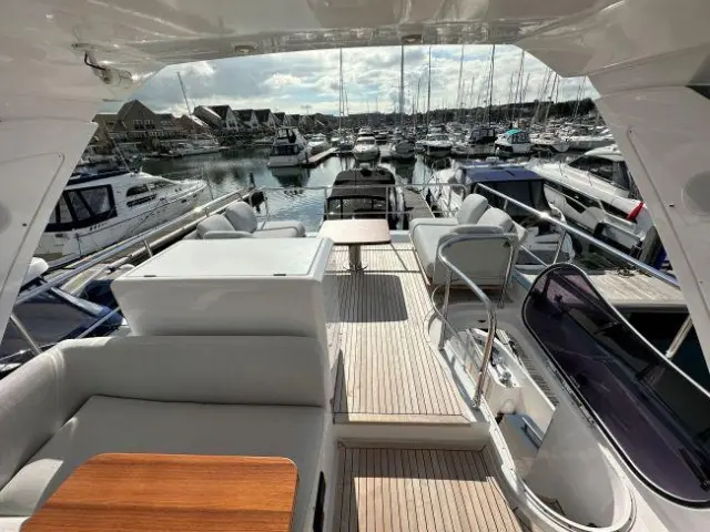 2022 Azimut flybridge 50 t top