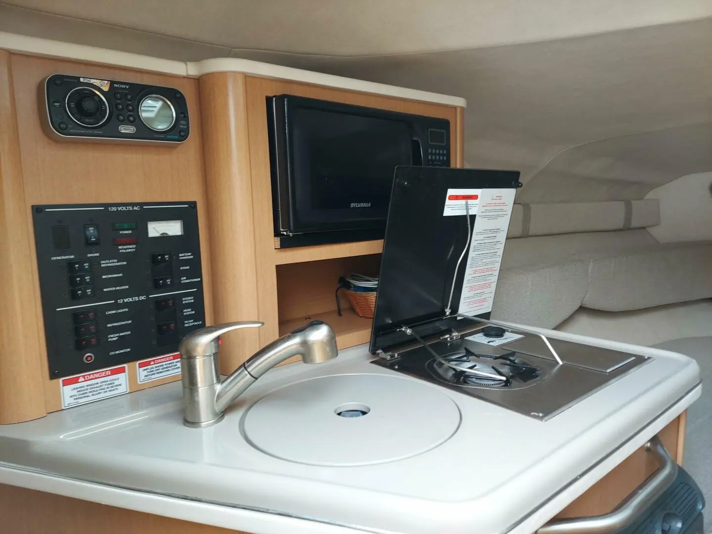 2009 Sea Ray sundancer 240