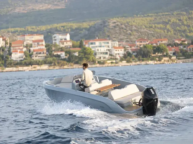 Rand Boats Source 22 Outboard