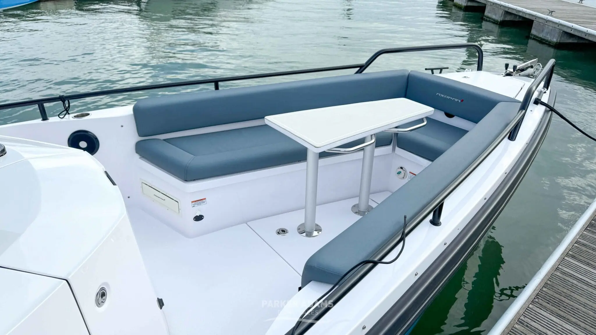 2022 Axopar 28 cabin