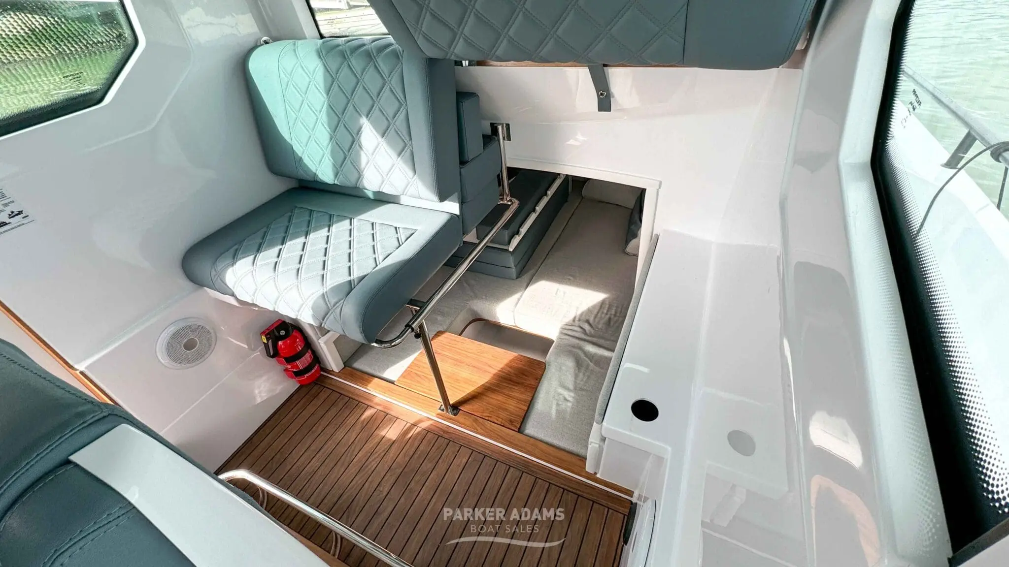 2022 Axopar 28 cabin