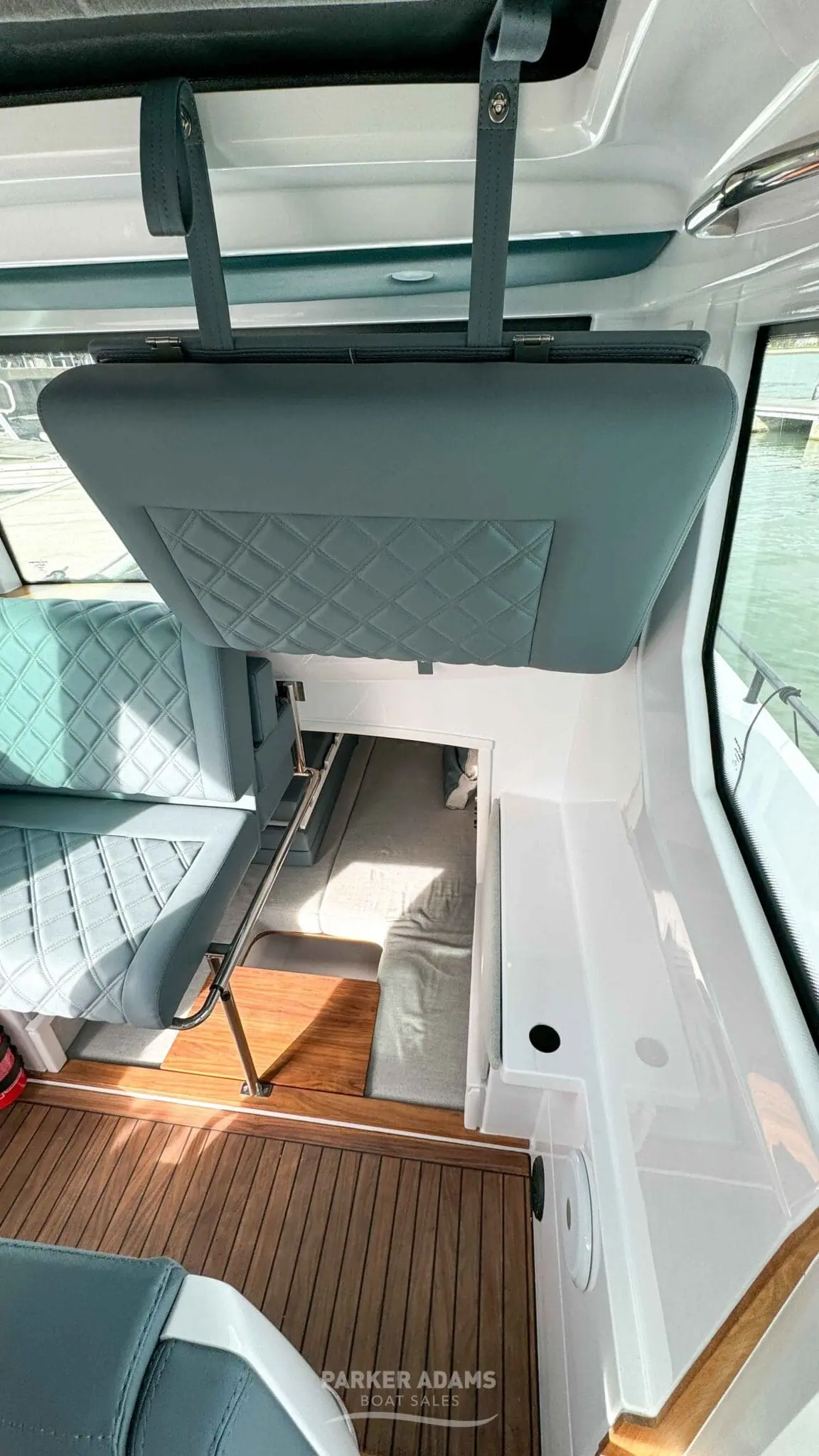 2022 Axopar 28 cabin