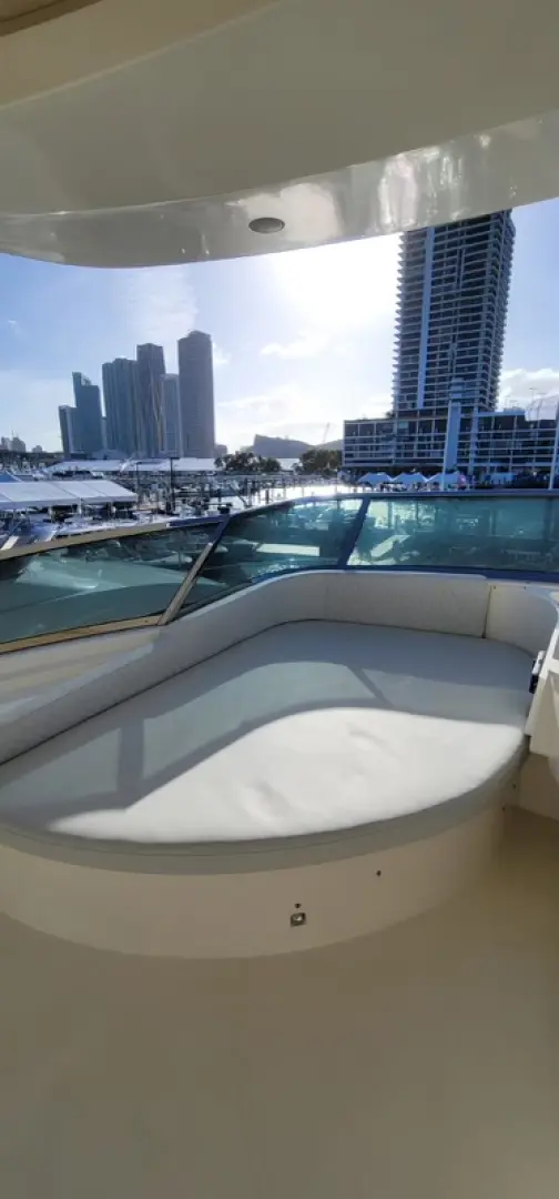 2008 Azimut flybridge