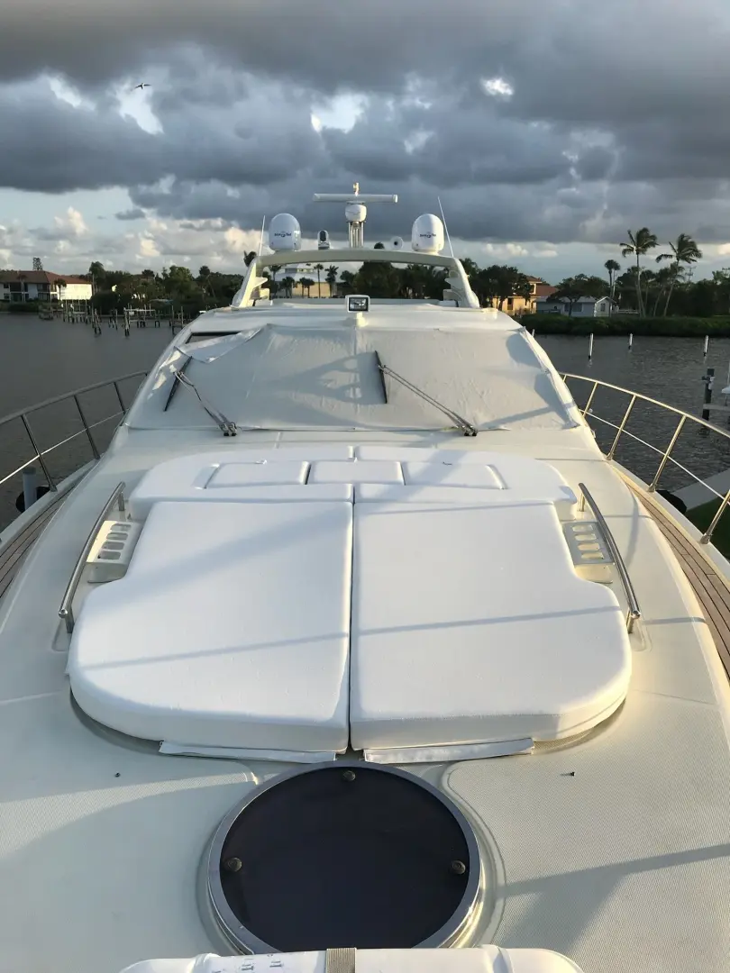 2007 Azimut 68