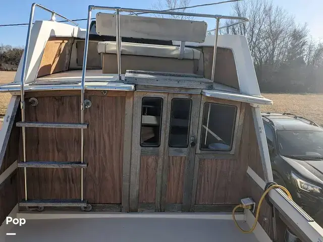 Carver Santa Cruz 2667 Cabin Cruiser