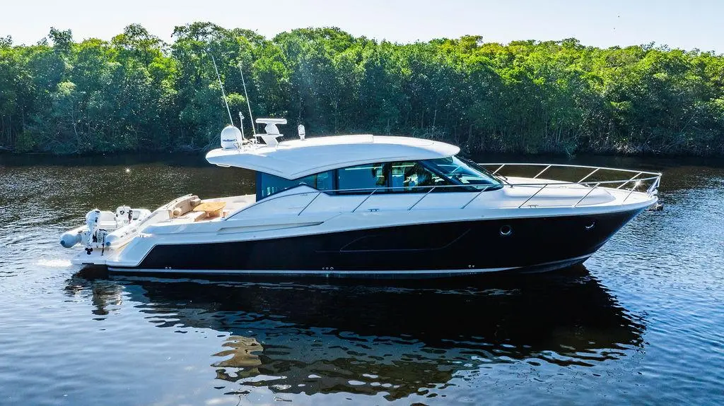 2017 Tiara 53 coupe