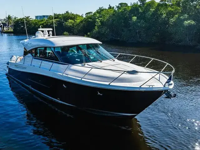 Tiara Yachts 53 Coupe