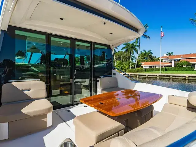 Tiara Yachts 53 Coupe