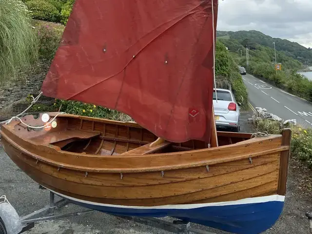 Classic 9' McNulty Lugsail Dinghy