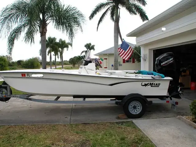 Mako Pro Skiff 17 CC