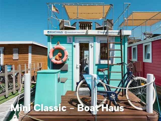 Boat Haus Mediterranean 6x3 Classic Houseboat