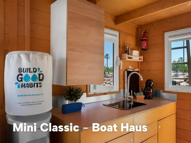 Boat Haus Mediterranean 6x3 Classic Houseboat