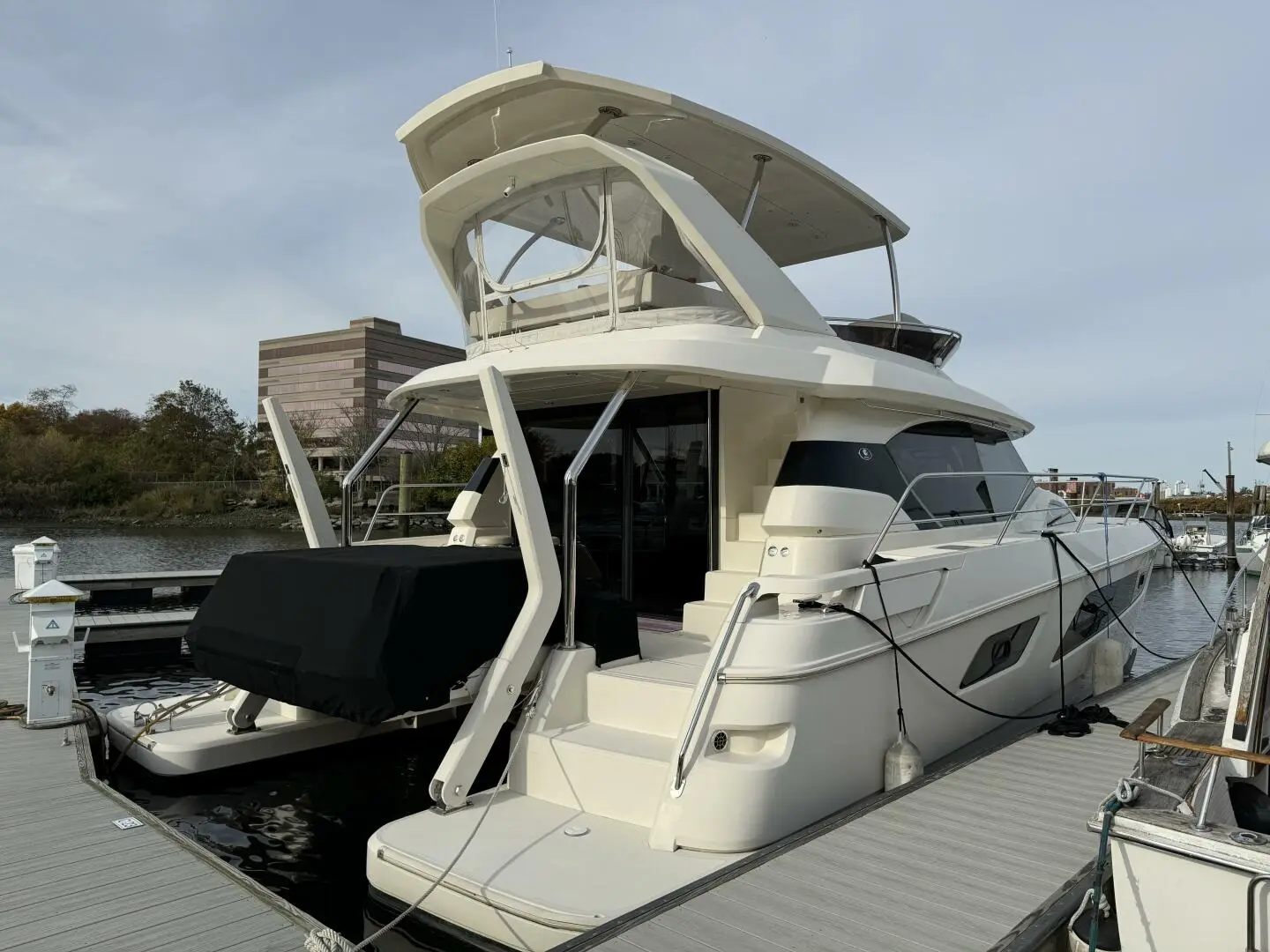 2016 Aquila 44 yacht