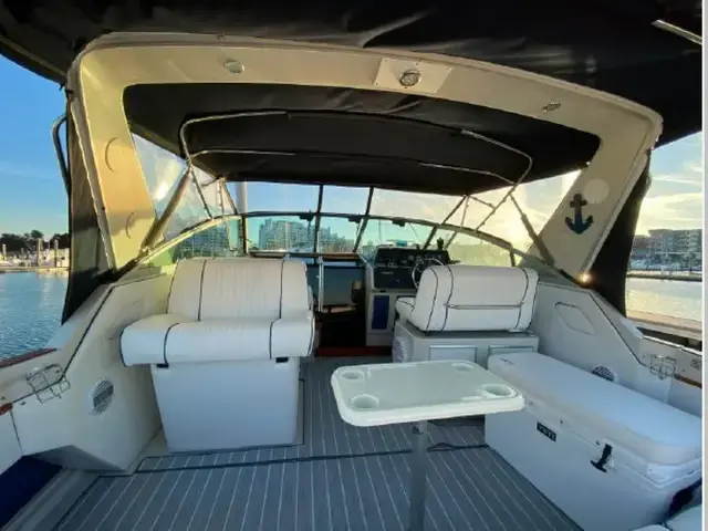 Sea Ray 340 Express Cruiser