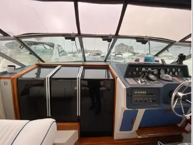 Sea Ray 340 Express Cruiser