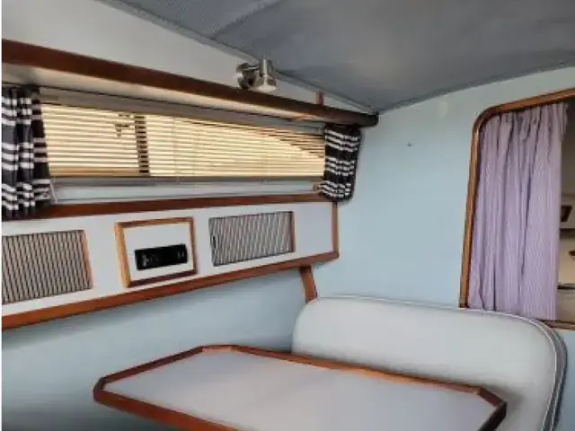 Sea Ray 340 Express Cruiser