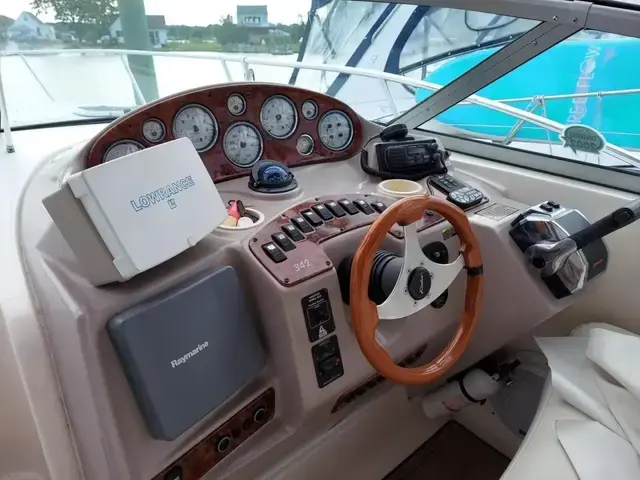 Rinker 342 Fiesta Vee