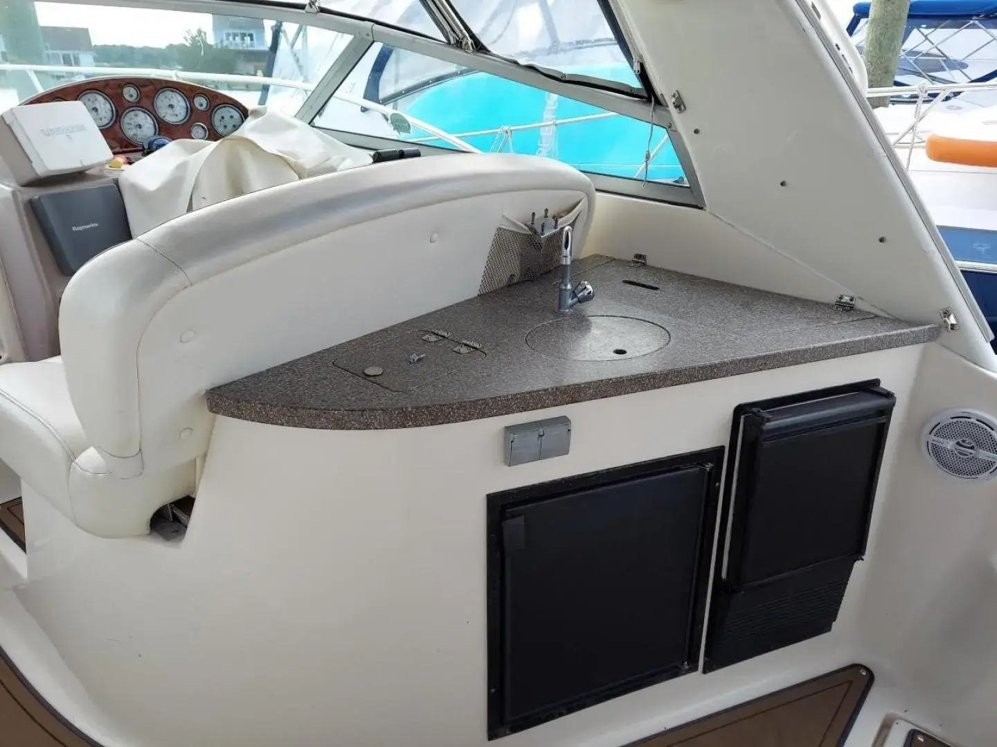 2004 Rinker fiesta vee 342