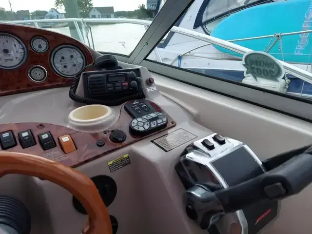 Rinker 342 Fiesta Vee