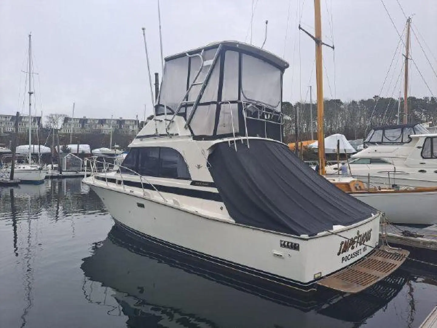 1987 Bertram 33 flybridge cruiser