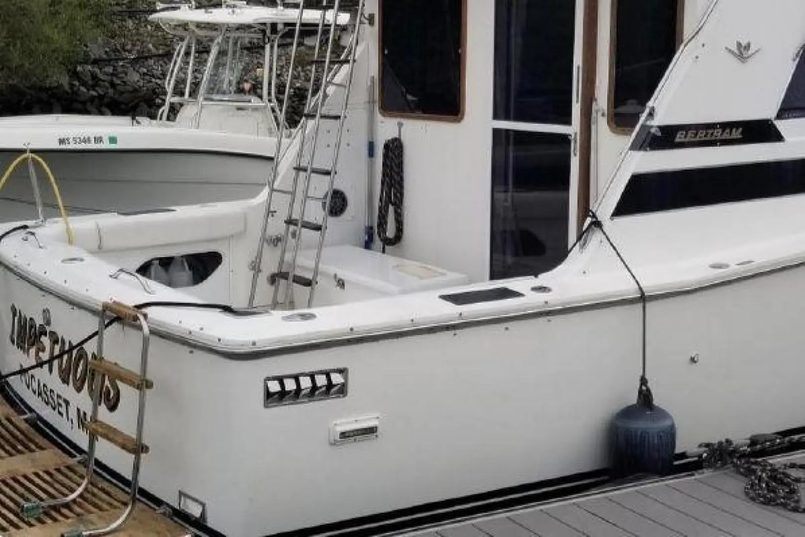 1987 Bertram 33 flybridge cruiser