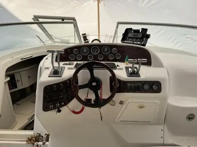 Chris-Craft 320 Express cruiser