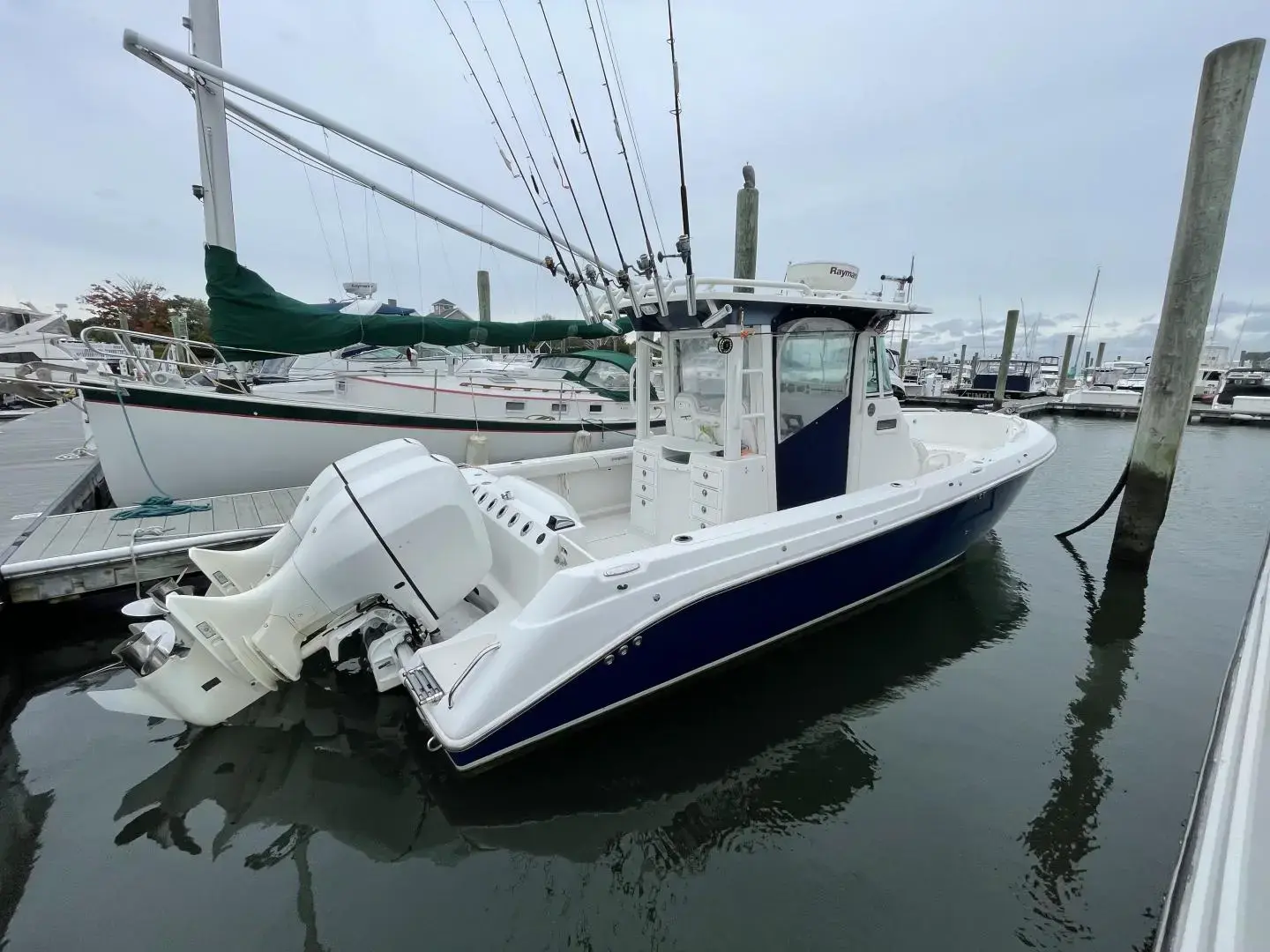 2007 Everglades Boats 290 pilot